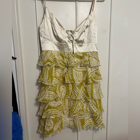 Brand new marciano yellow ruffle dress - Picture 2 of 4